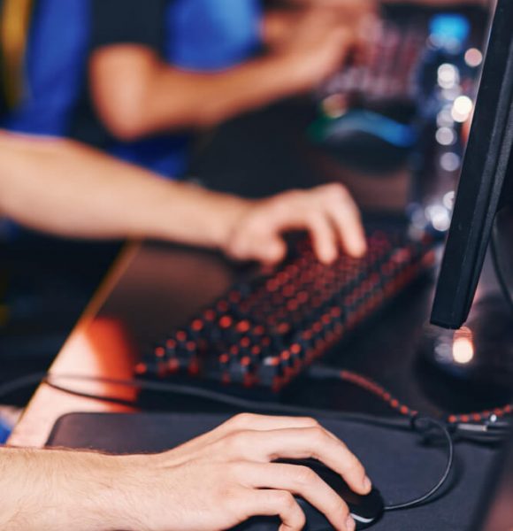 cropped-shot-cybersport-gamer-playing-online-video-games-participating-esport-tournament-focus-male-hand (2)
